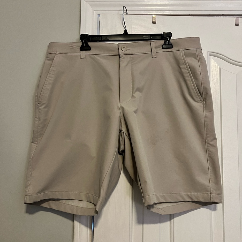 Men’s Under Armour Khaki Shorts